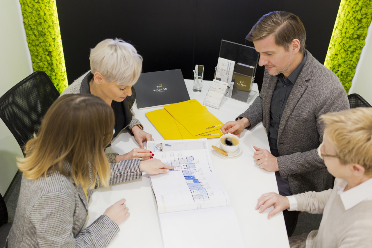 Mieszkanie od dewelopera. Co warto wiedzieć przed zakupem i podpisaniem umowy?